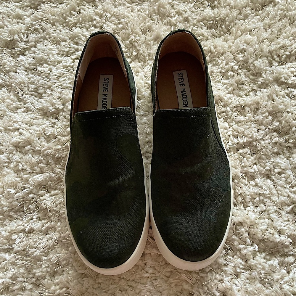 Stave Madden green camo slip-ons